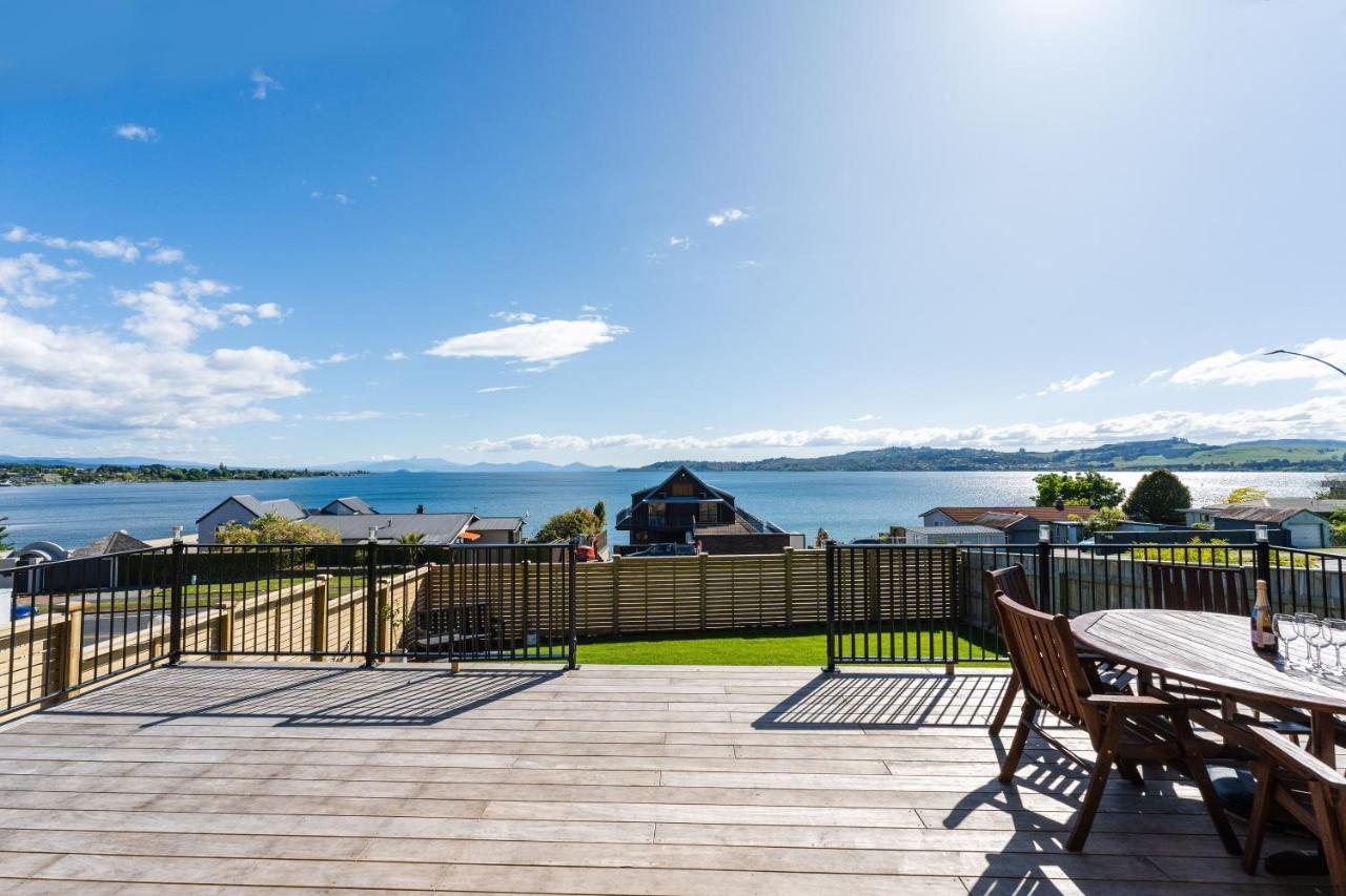 Lakeview Terrace - Taupo Holiday Home Exteriör bild